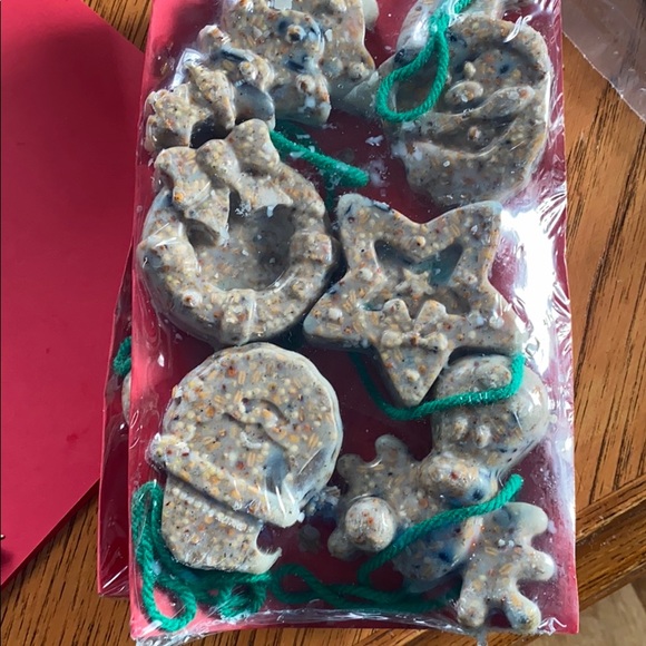 Christmas suet - Picture 2 of 9